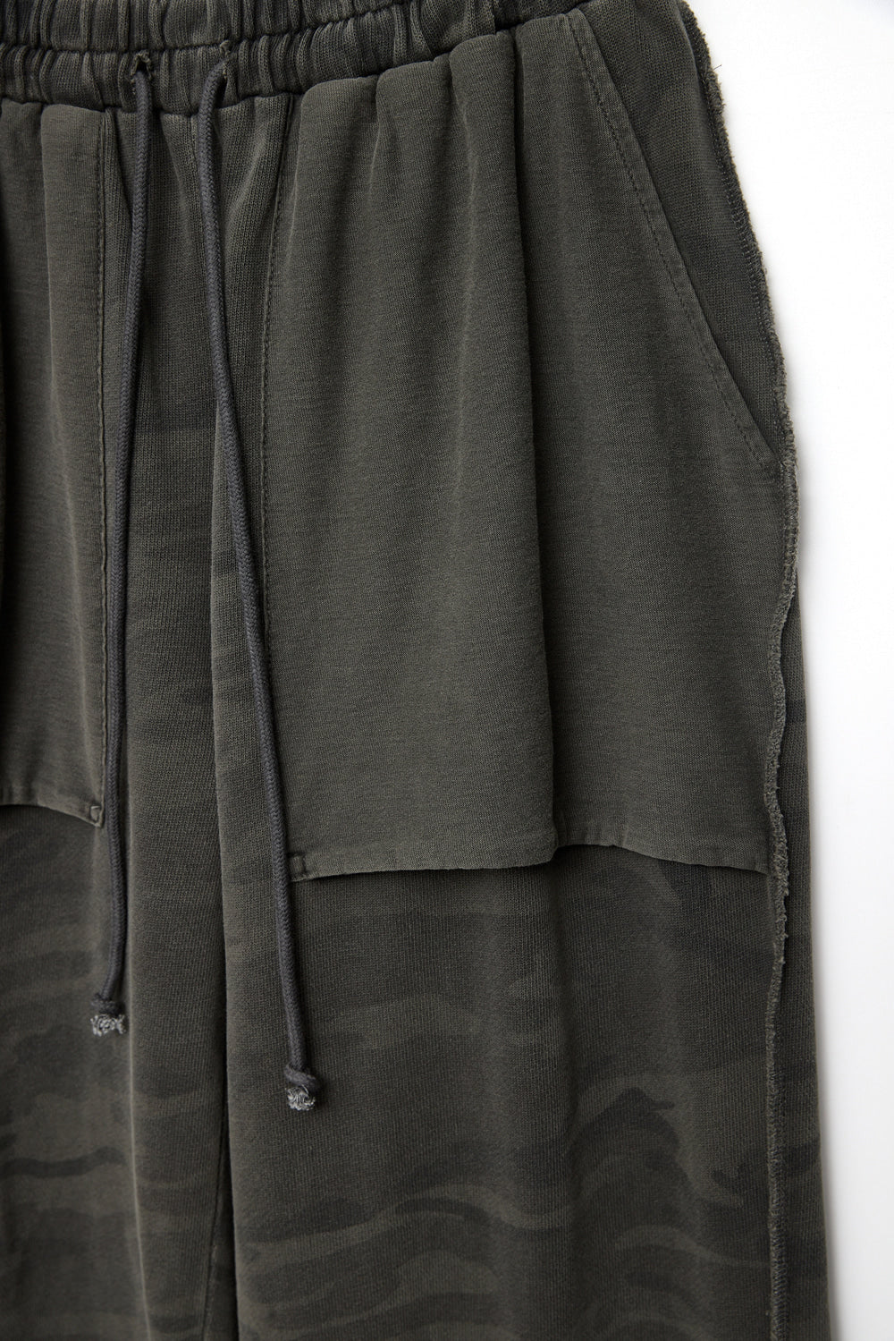 Hatchingroom - Reverse Sweat Pants Camo (Dark Khaki) product image 3 | TRAB K-Fashion Australia