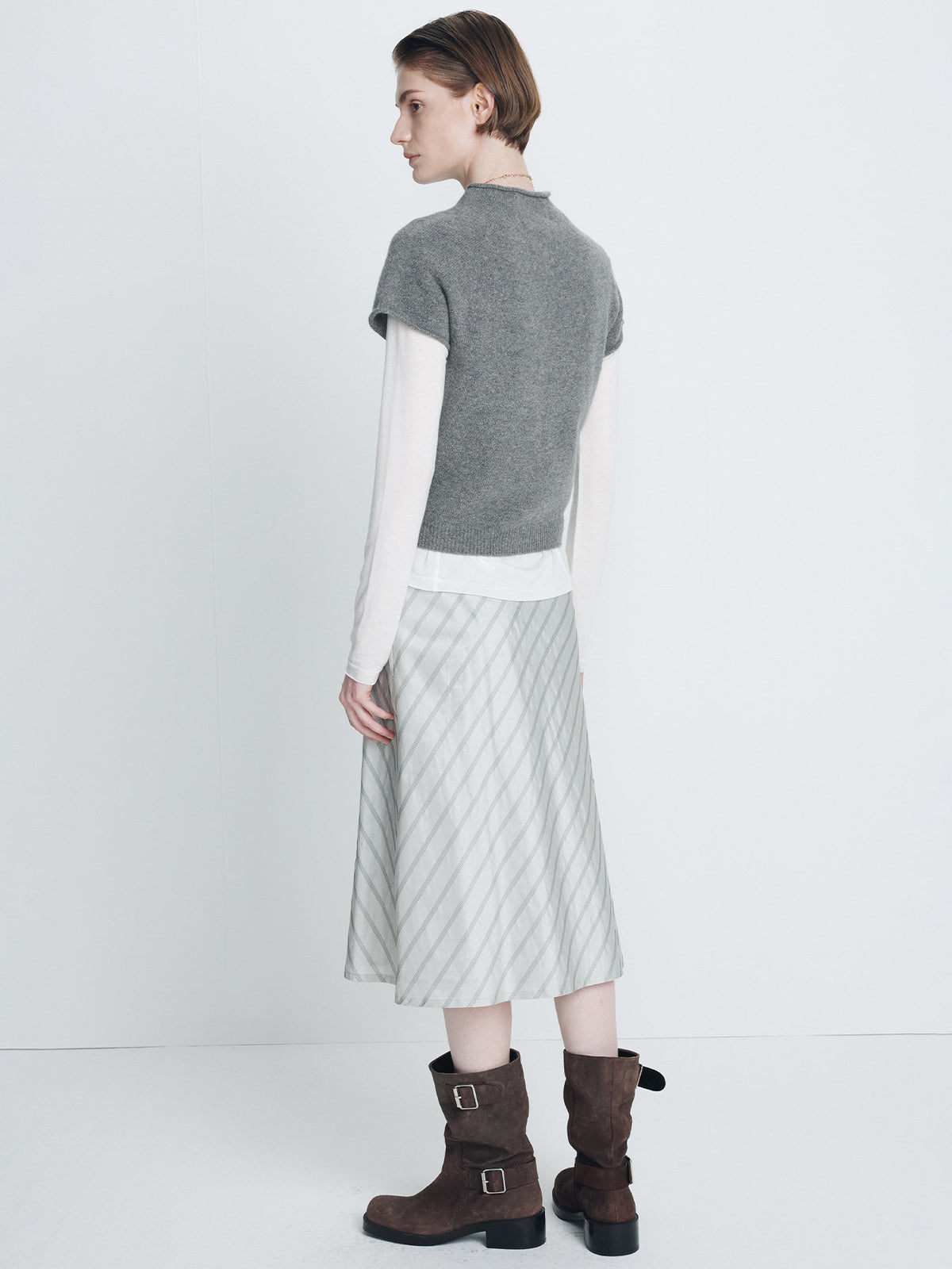 Tonywack - Superfine Wool Cropped Sweater (Warm Grey) product image 3 | TRAB K-Fashion Australia