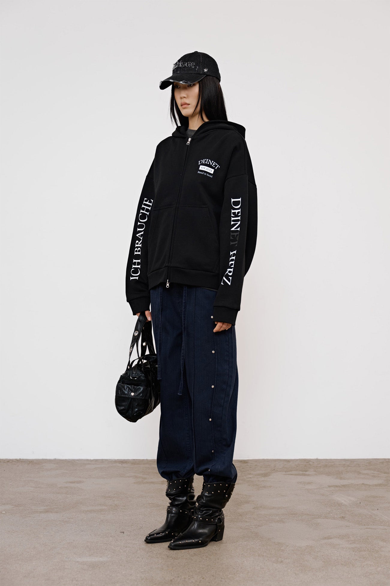 Deinet - German Lettering Hoodie Zip-Up (Black) product image 2 | TRAB K-Fashion Australia