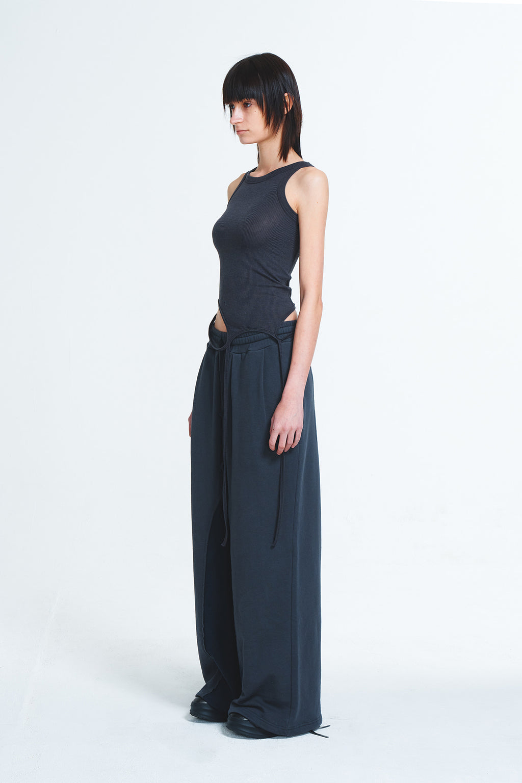 Deinet - Reverse Cut Sweatpants (Charcoal) product image 2 | TRAB K-Fashion Australia