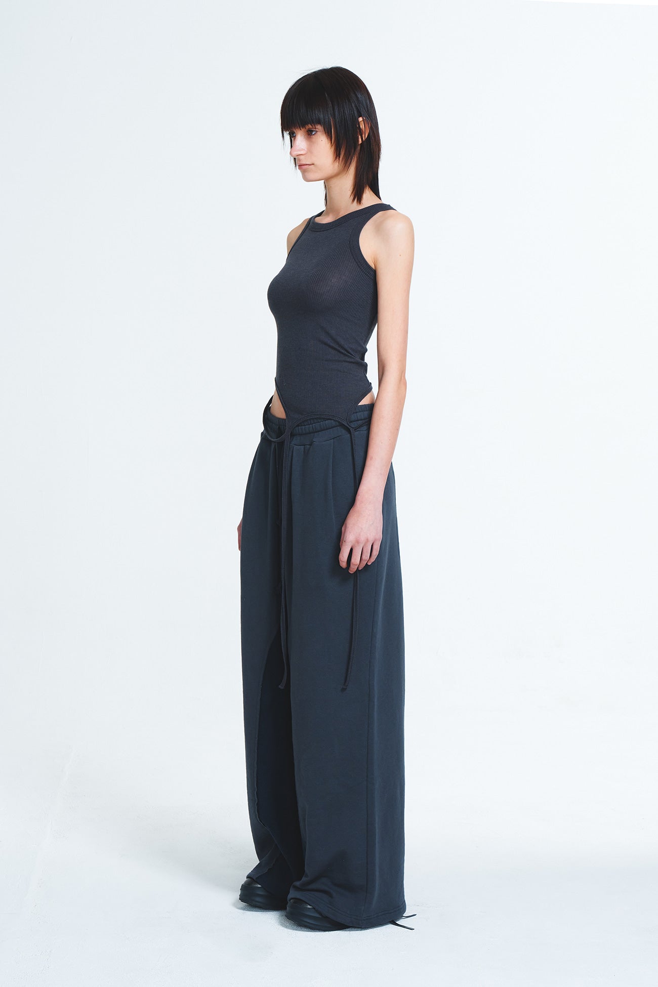 Deinet - Reverse Cut Sweatpants (Charcoal) product image 2 | TRAB K-Fashion Australia