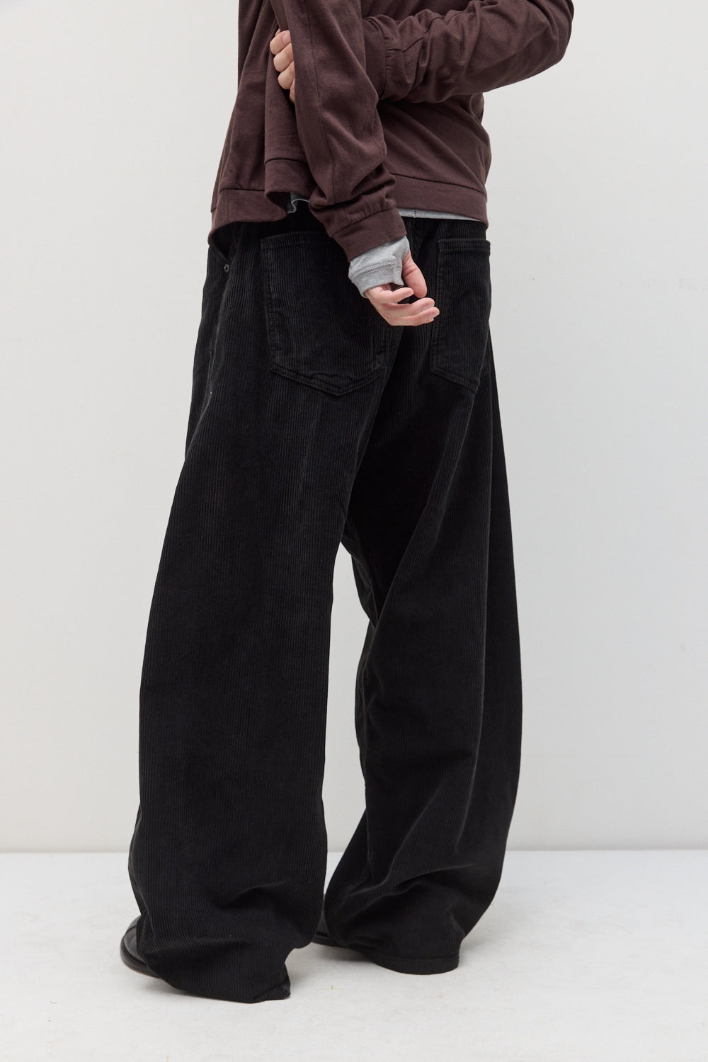 Hatchingroom - Wide Curve Pants Corduroy (Aged Black) product image 9 | TRAB K-Fashion Australia