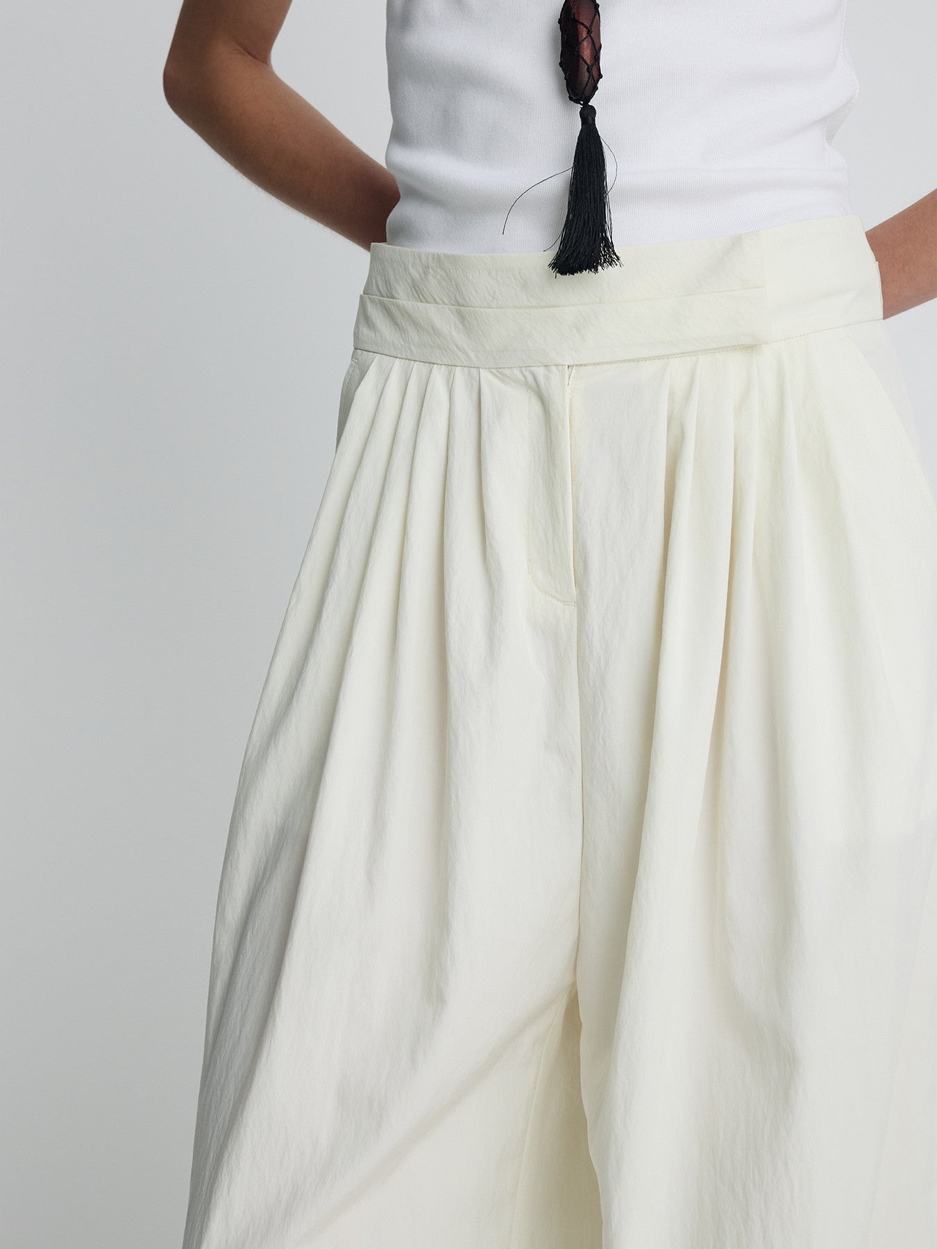 Tonywack - Pleated Voluminous Pants (Off White) product image 4 | TRAB K-Fashion Australia