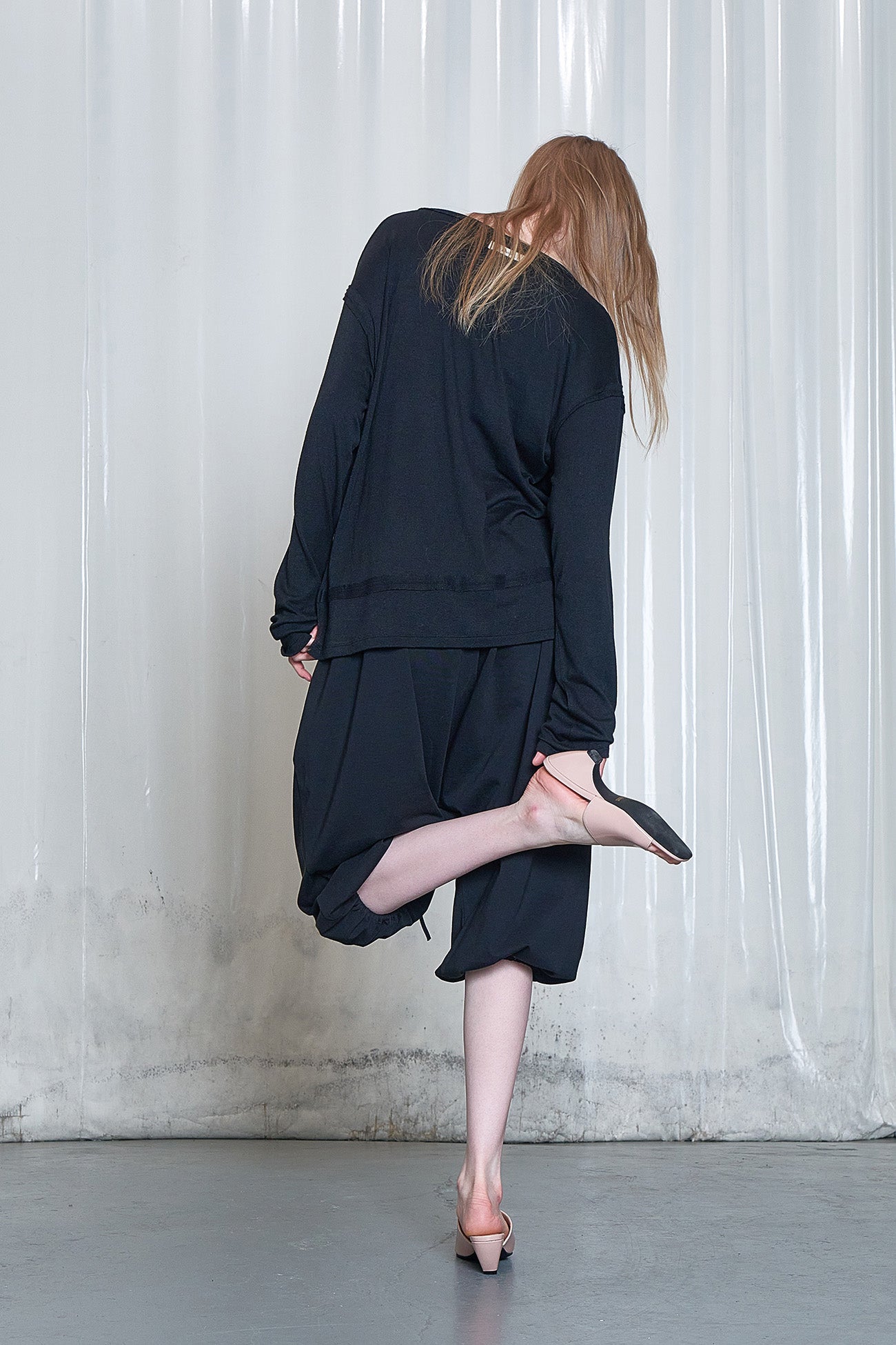 Deinet - Raw V Long Sleeve (Black) product image 5 | TRAB K-Fashion Australia