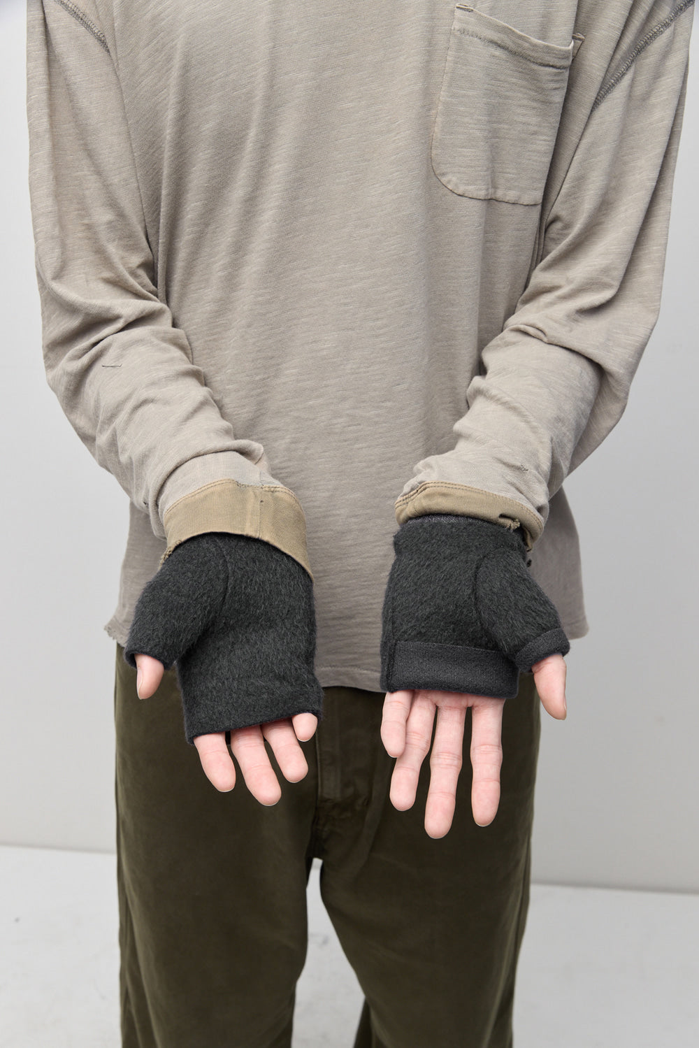 Hatchingroom - Hairy Gloves (Dark Khaki) product image 6 | TRAB K-Fashion Australia