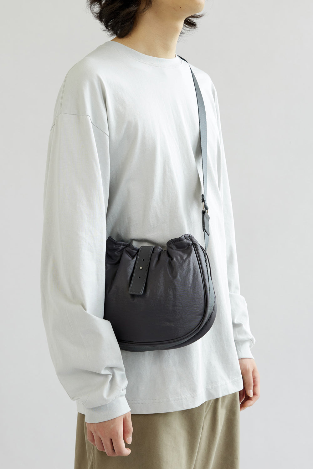Hatchingroom - Wavy Bag Mini Padded Nylon (Charcoal) product image 10 | TRAB K-Fashion Australia