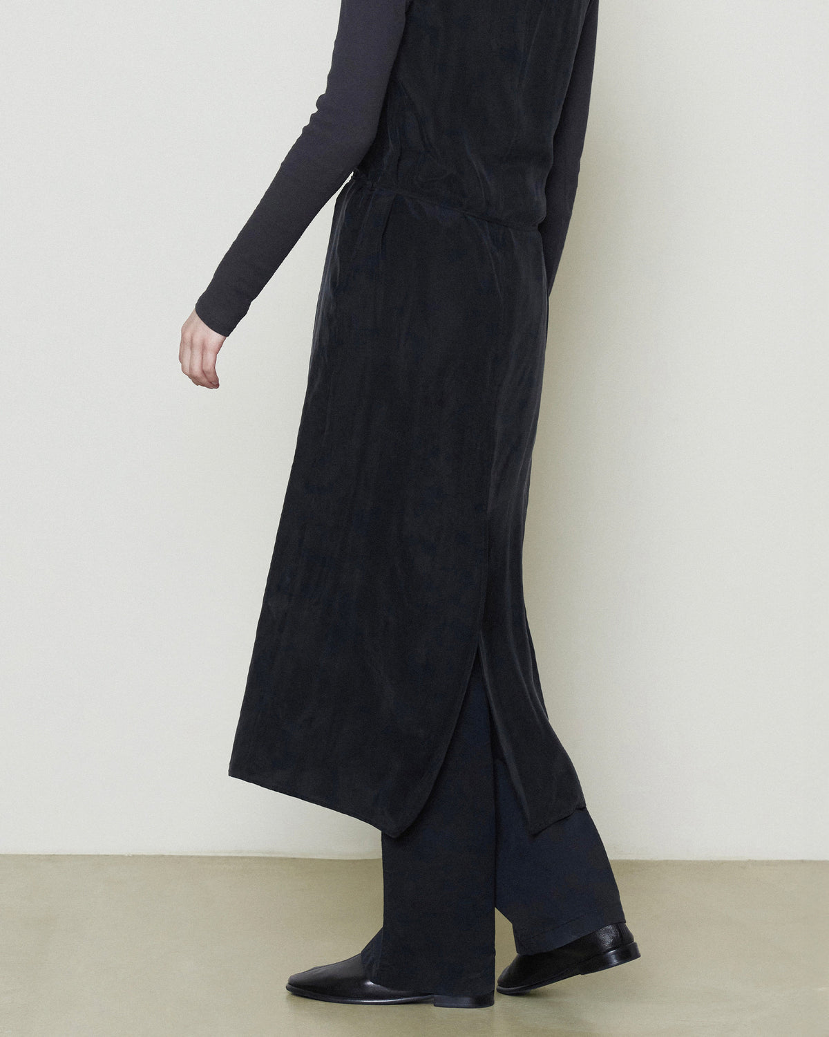 Brownyard - Cupro Dress (Black) product image 5 | TRAB K-Fashion Australia