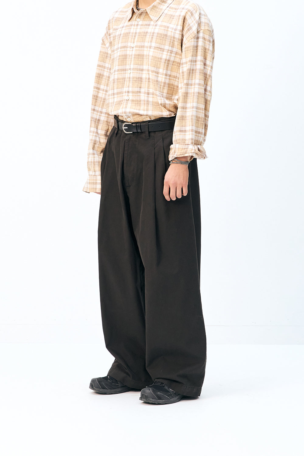 Hatchingroom - Wide Two Pleats Trousers (Dyed Dark Brown) product image 9 | TRAB K-Fashion Australia