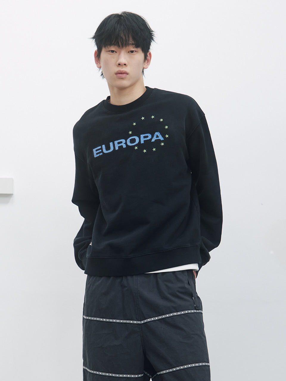 Kijun - Europa Sweatshirt (Black) product image 1 | TRAB K-Fashion Australia