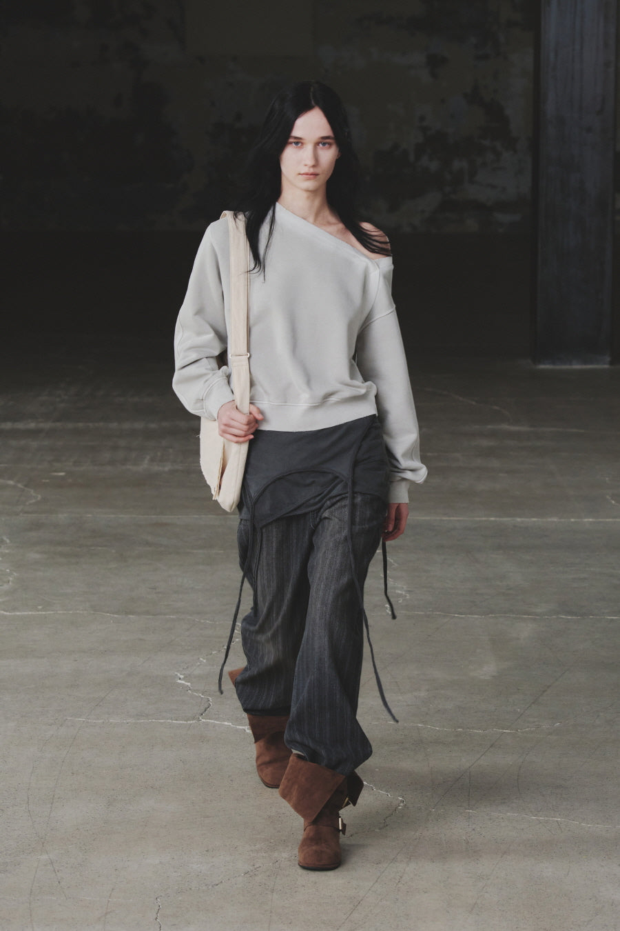 Insilence - Cotton Cut off Sling Bag (Beige) product image 2 | TRAB K-Fashion Australia