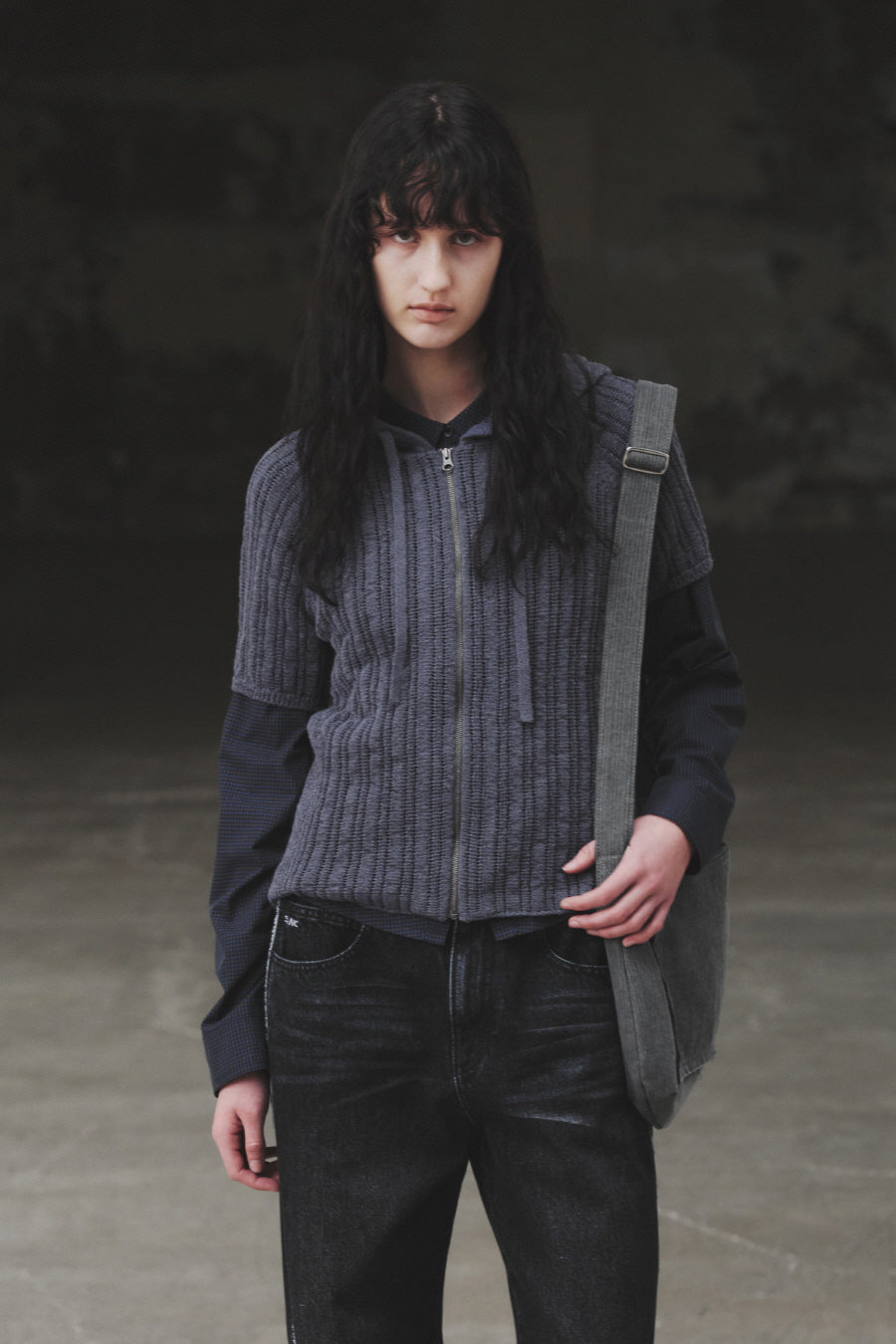 Insilence - Cotton Cut off Sling Bag (Charcoal) product image 3 | TRAB K-Fashion Australia