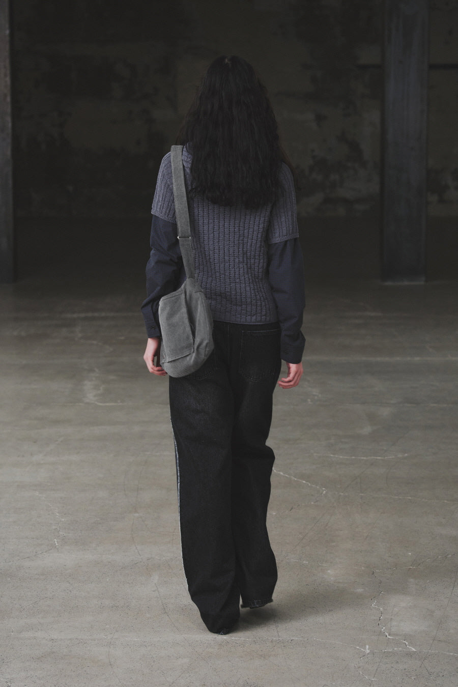 Insilence - Cotton Cut off Sling Bag (Charcoal) product image 4 | TRAB K-Fashion Australia