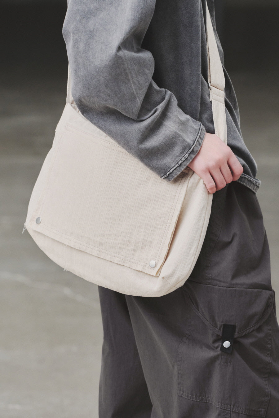 Insilence - Cotton Cut off Sling Bag (Beige) product image 5 | TRAB K-Fashion Australia