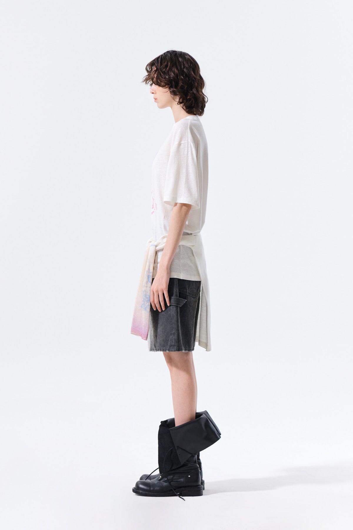 Matin Kim - Portrait Graffiti Logo Top (White) product image 6 | TRAB K-Fashion Australia