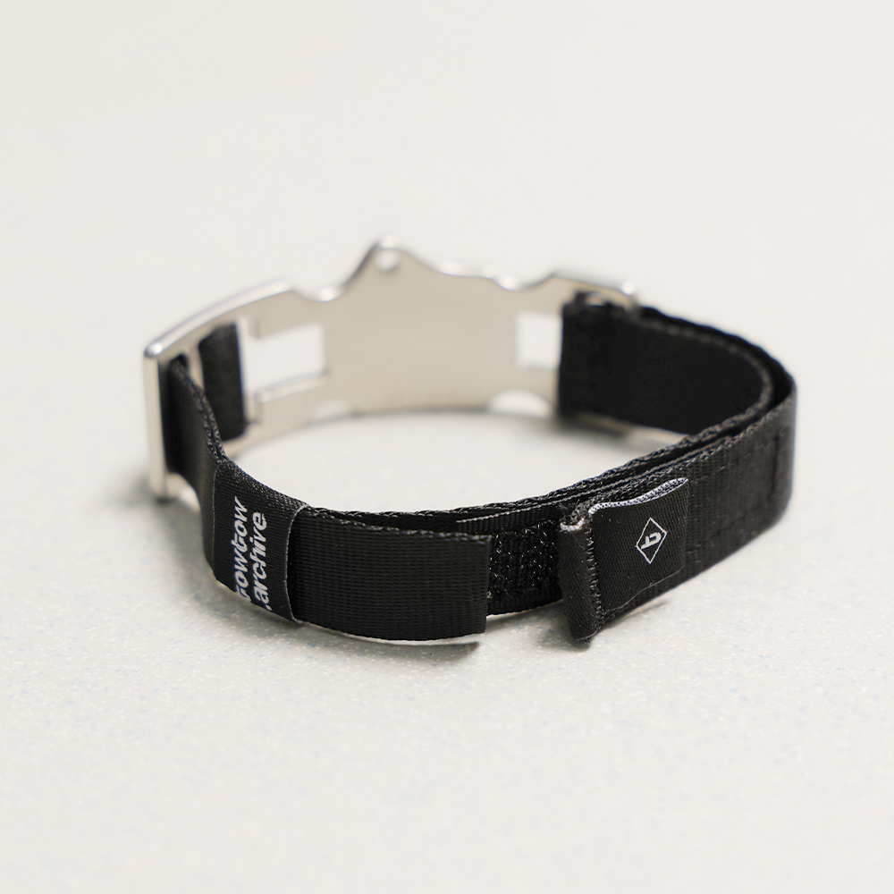 Towtow Archive - Timeless Twist Wristlet Organic Rhythm (Sq) (Black & Black) product image 9 | TRAB K-Fashion Australia