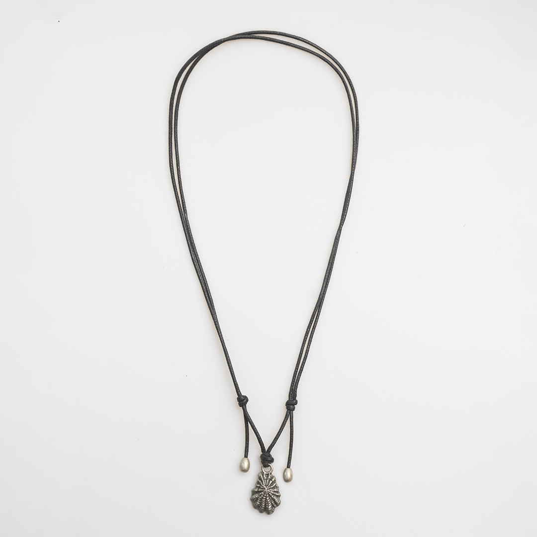 Towtow Archive - Oyster Charm Necklace Silver & (Black) product image 2 | TRAB K-Fashion Australia