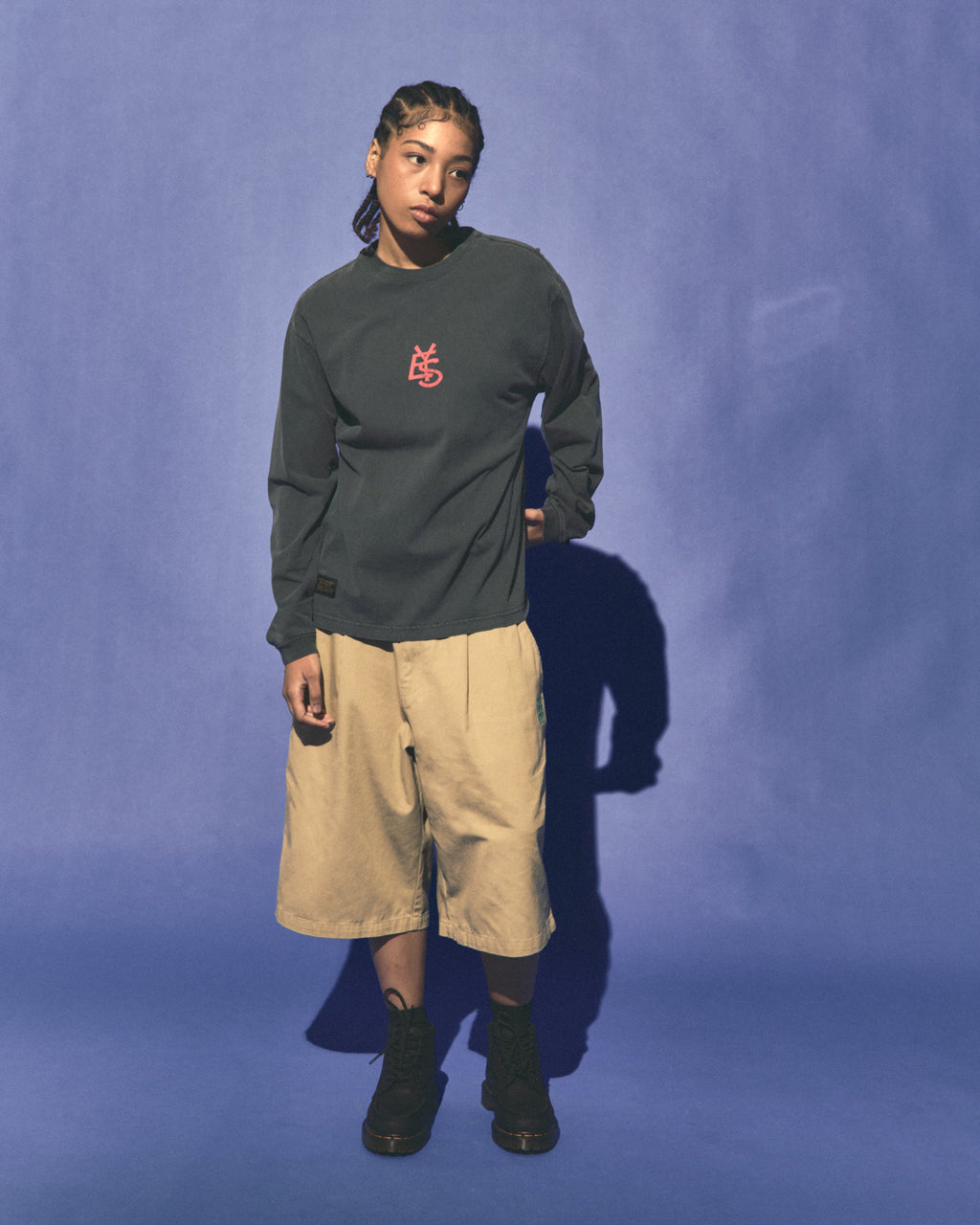yeseyesee - YESEYESEE X NEWERA Dyed Arch Tee (Charcoal) product image 6 | TRAB K-Fashion Australia