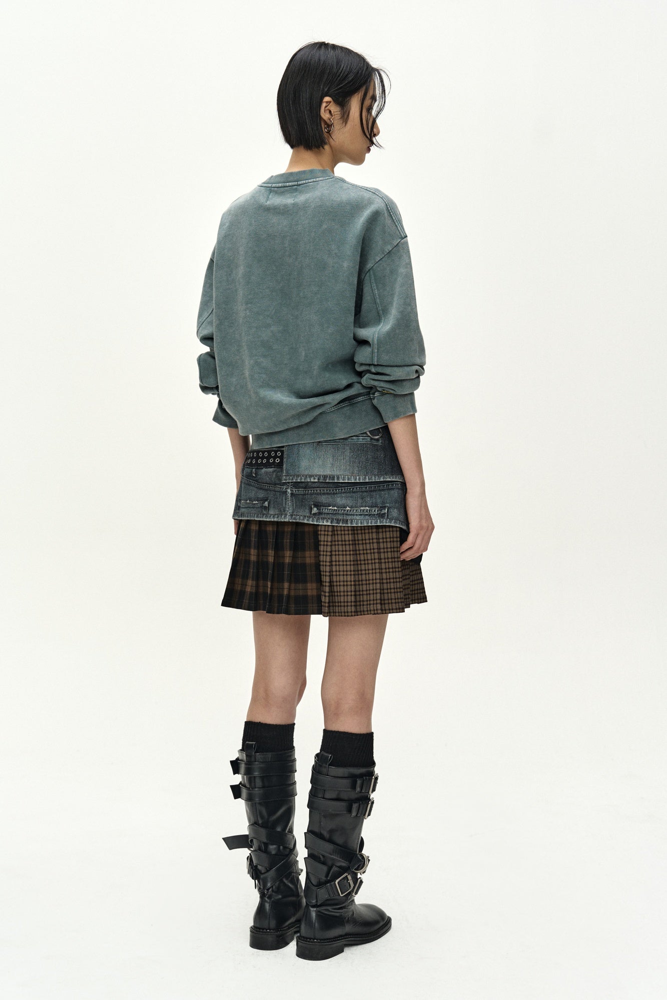 Andersson Bell - (essential) Unisex Heart Fix Sweatshirt (green) (Green) product image 3 | TRAB K-Fashion Australia