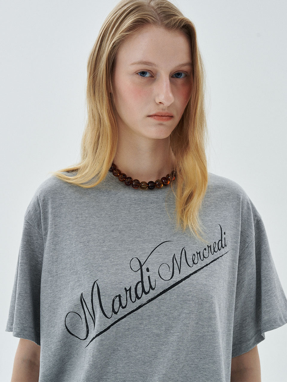 Mardi Mercredi - Tshirt Script Logo Diagonal (Grey Black) product image 1 | TRAB K-Fashion Australia