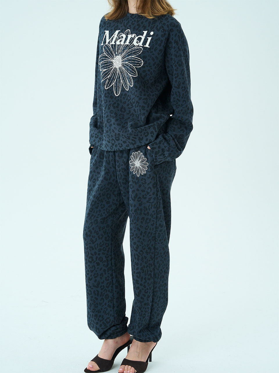 Mardi Mercredi - Slim Jogger Pants Leopard Flower Logo (Navy Ivory) product image 1 | TRAB K-Fashion Australia