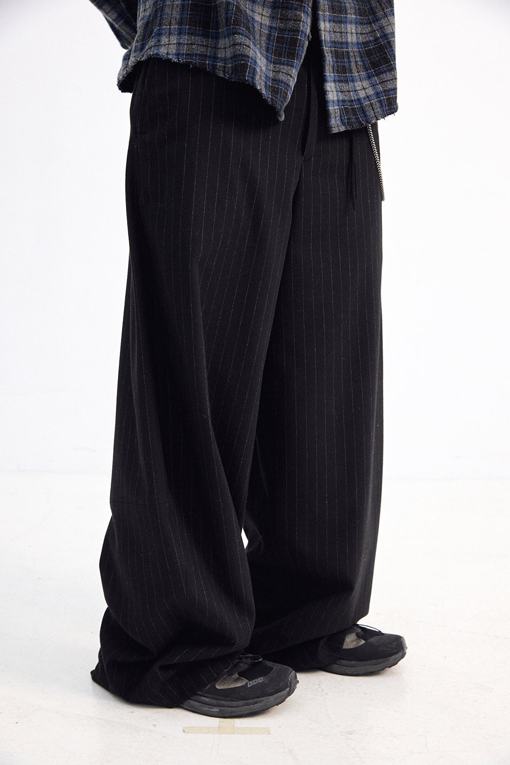 Hatchingroom - Wide Curve Trousers Stripe (Black) product image 11 | TRAB K-Fashion Australia