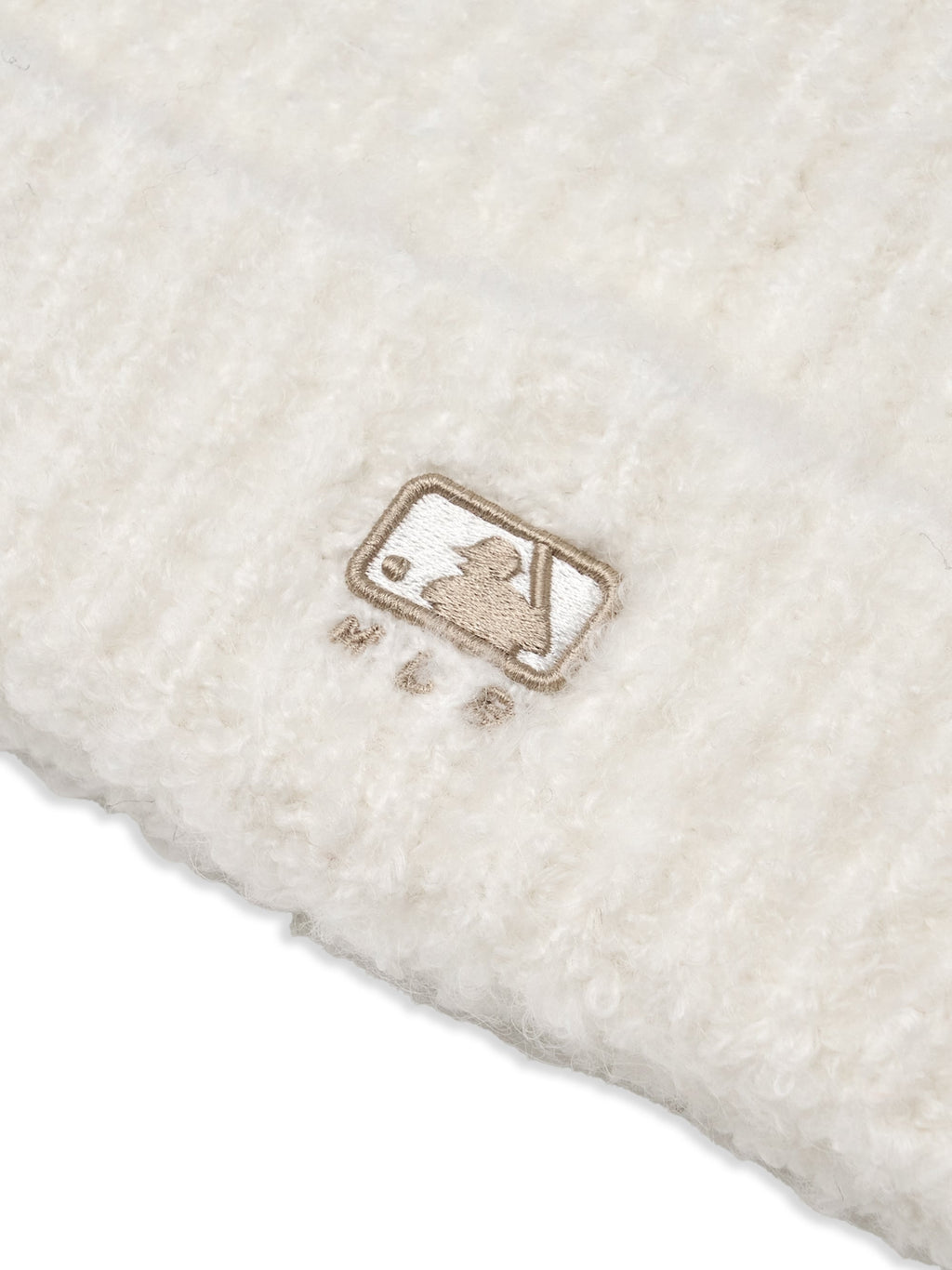 MLB Korea - MLB Plush Meow Beanie New York Yankees (White) product image 6 | TRAB K-Fashion Australia
