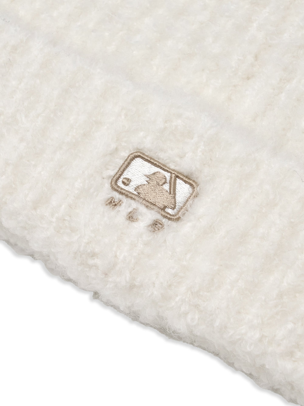 MLB Korea - MLB Plush Meow Beanie New York Yankees (White) product image 6 | TRAB K-Fashion Australia