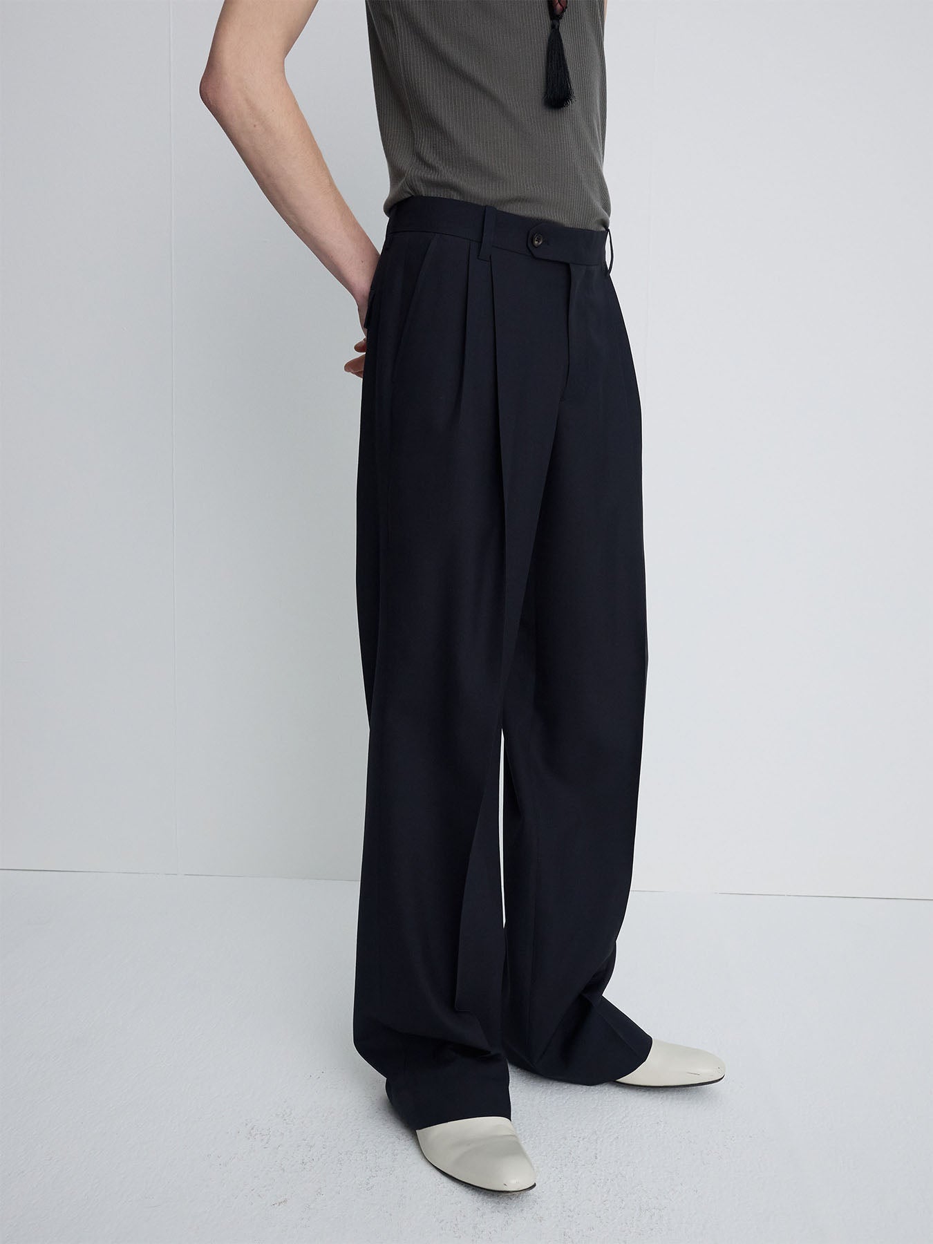 Tonywack - Tropical Wool Low-Rise Pleated Trousers (Navy) product image 3 | TRAB K-Fashion Australia