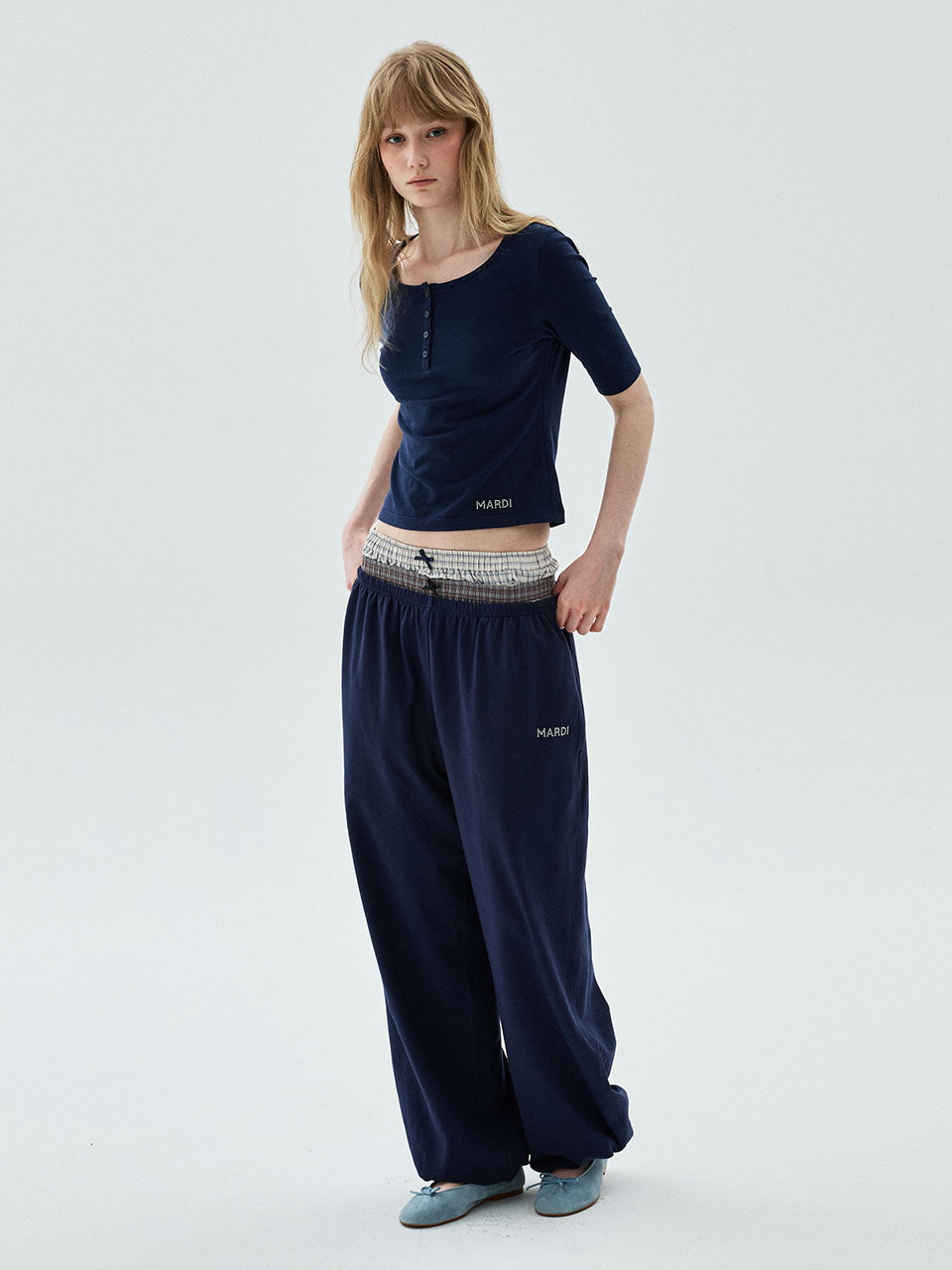 Mardi Mercredi - Jogger Pants Mardi Logo Hotfix (Navy) product image 1 | TRAB K-Fashion Australia