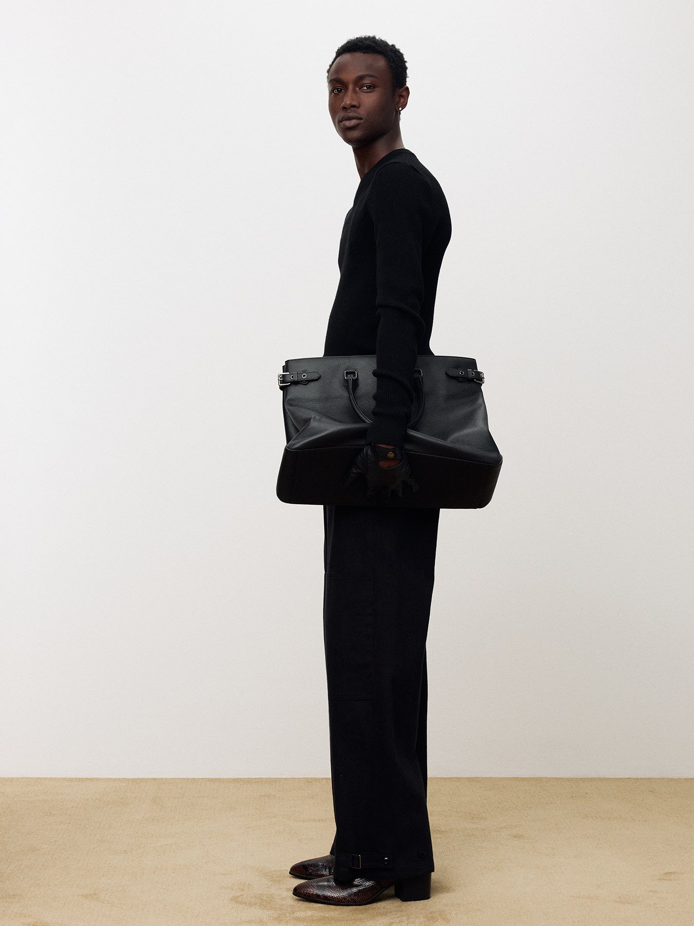 Tonywack - Super Fine Wool Ribbed V-Neck Sweater (Black) product image 2 | TRAB K-Fashion Australia