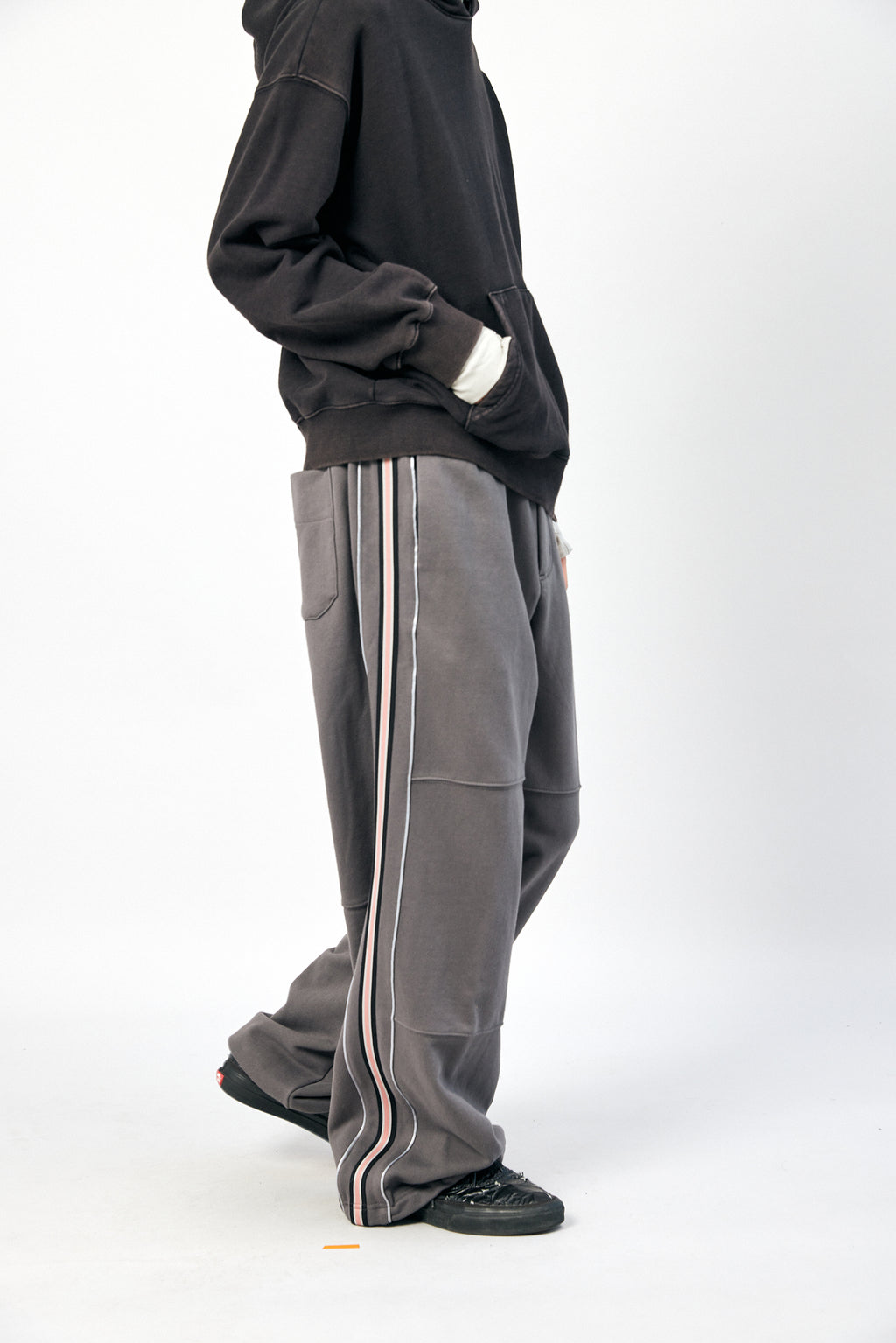 Hatchingroom - Wide Track Sweat Pants (Charcoal) product image 8 | TRAB K-Fashion Australia