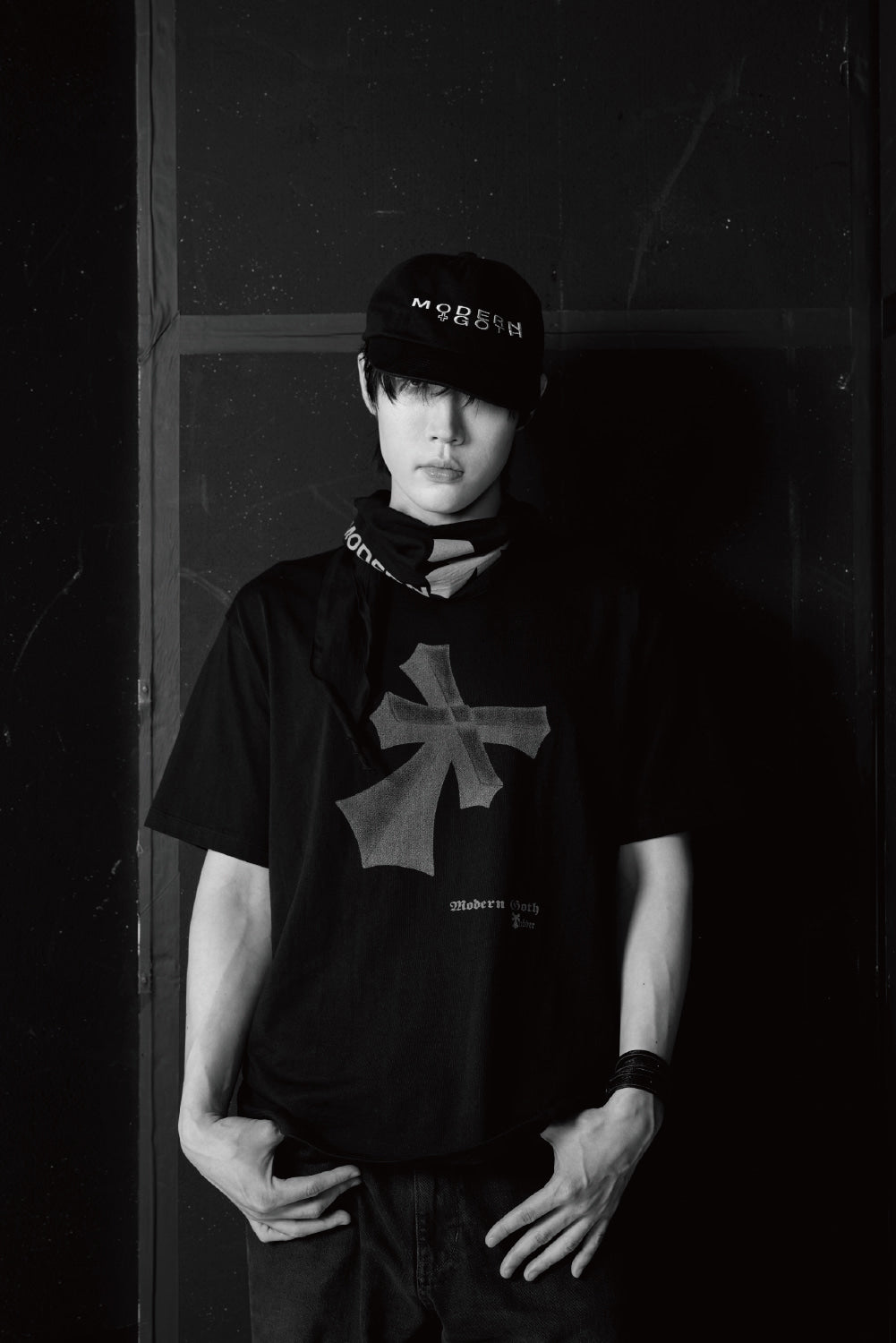 Hatchingroom - Tabber Symbol Graphic T-shirt (Black) product image 6 | TRAB K-Fashion Australia