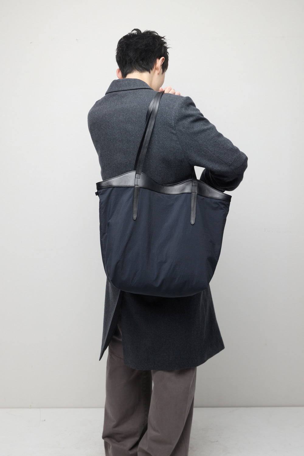 Hatchingroom - Arrow Tote Pig (Dyed Dark Navy) product image 8 | TRAB K-Fashion Australia