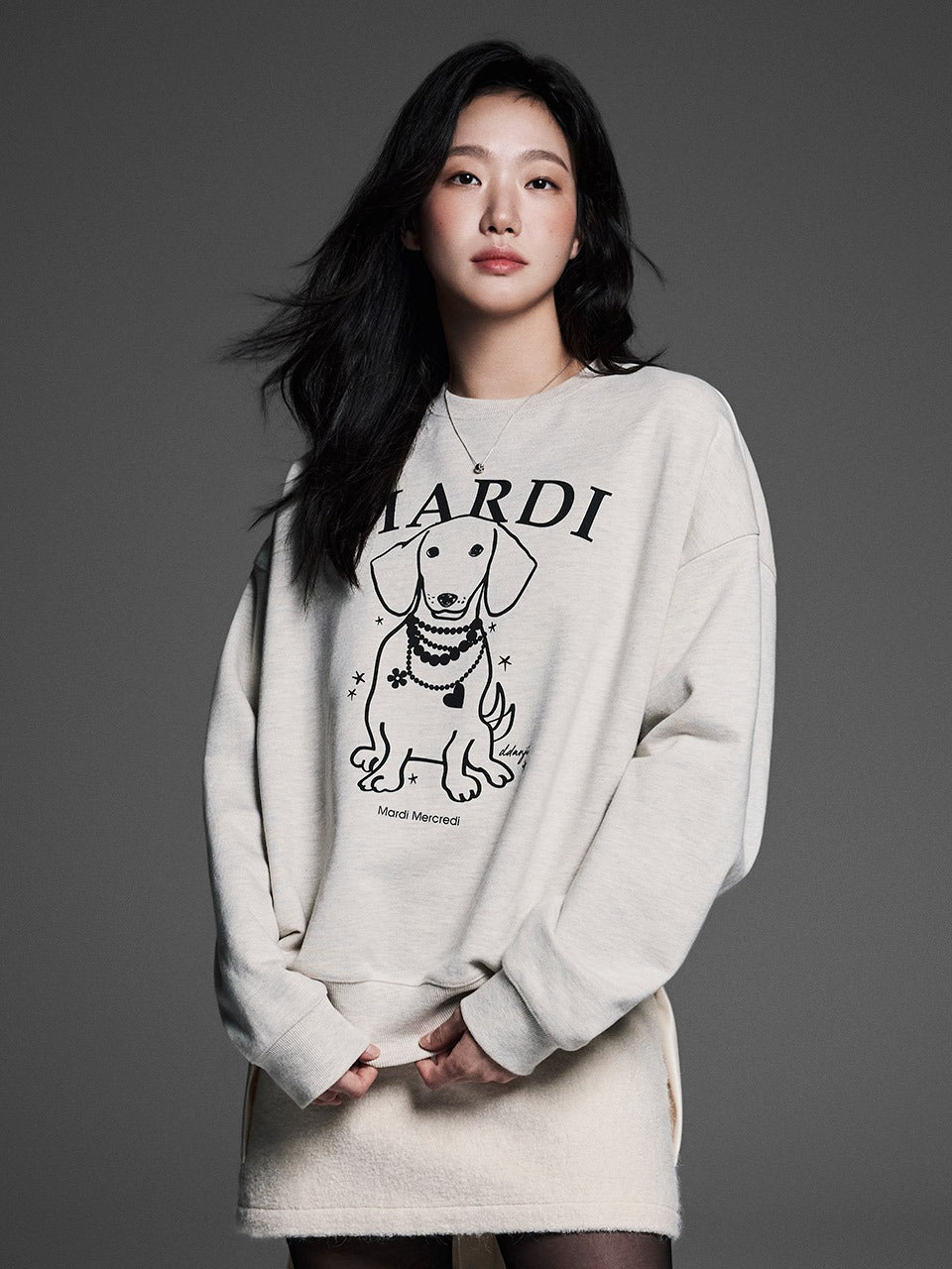 Mardi Mercredi - Sweatshirt Swing The Tail Ddanji Pearl Necklace (Oatmeal Black) product image 1 | TRAB K-Fashion Australia