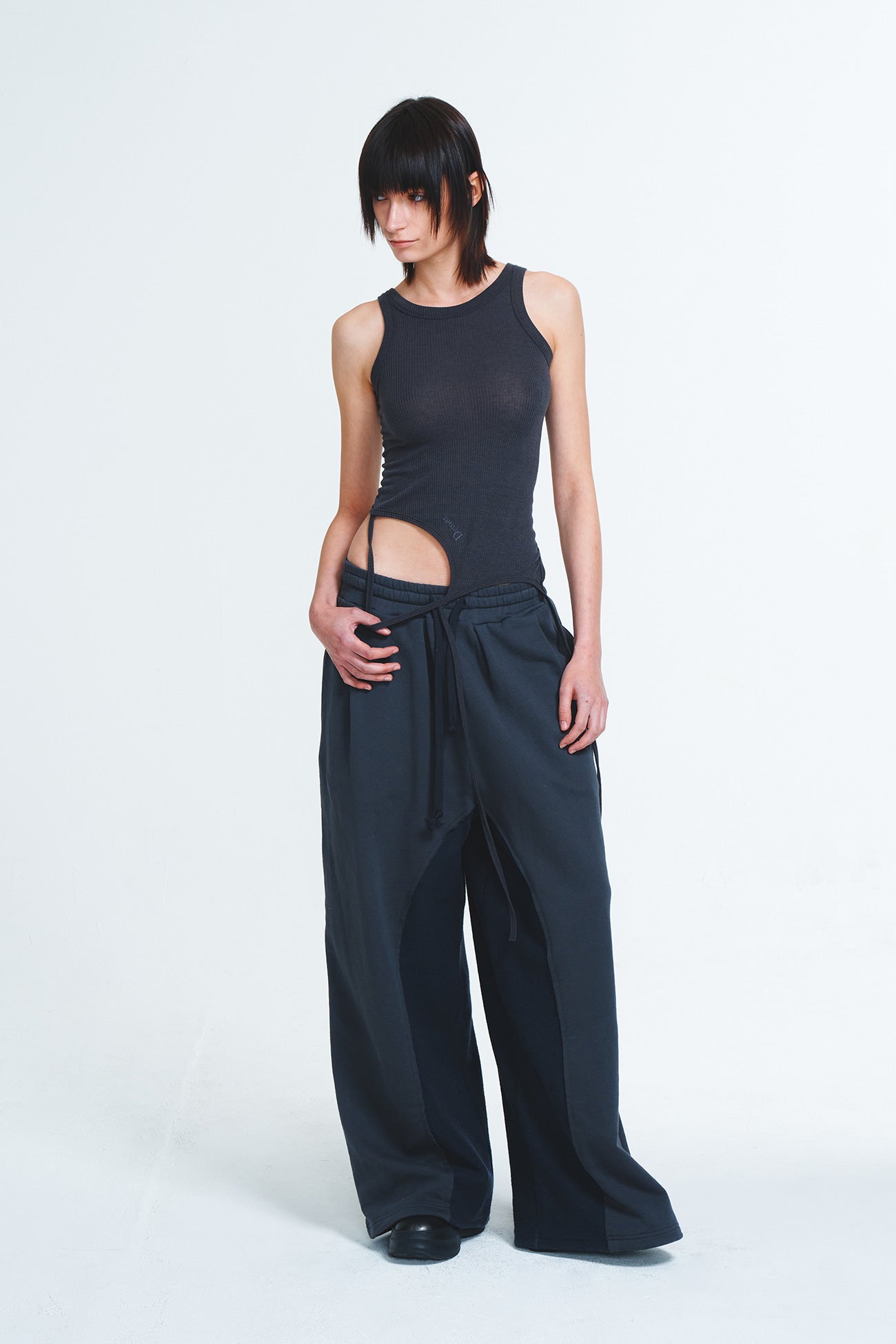 Deinet - Reverse Cut Sweatpants (Charcoal) product image 5 | TRAB K-Fashion Australia