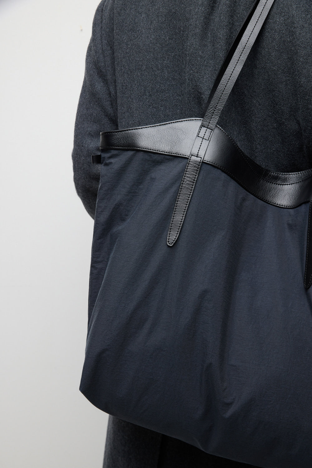 Hatchingroom - Arrow Tote Pig (Dyed Dark Navy) product image 10 | TRAB K-Fashion Australia