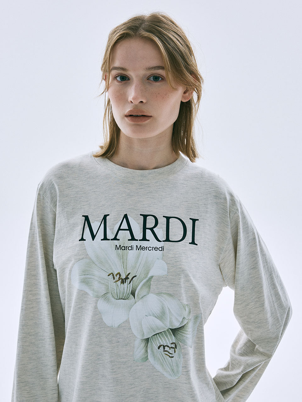 Mardi Mercredi - Tshirt Long Sleeve Lilies 05 (Oatmeal) product image 1 | TRAB K-Fashion Australia