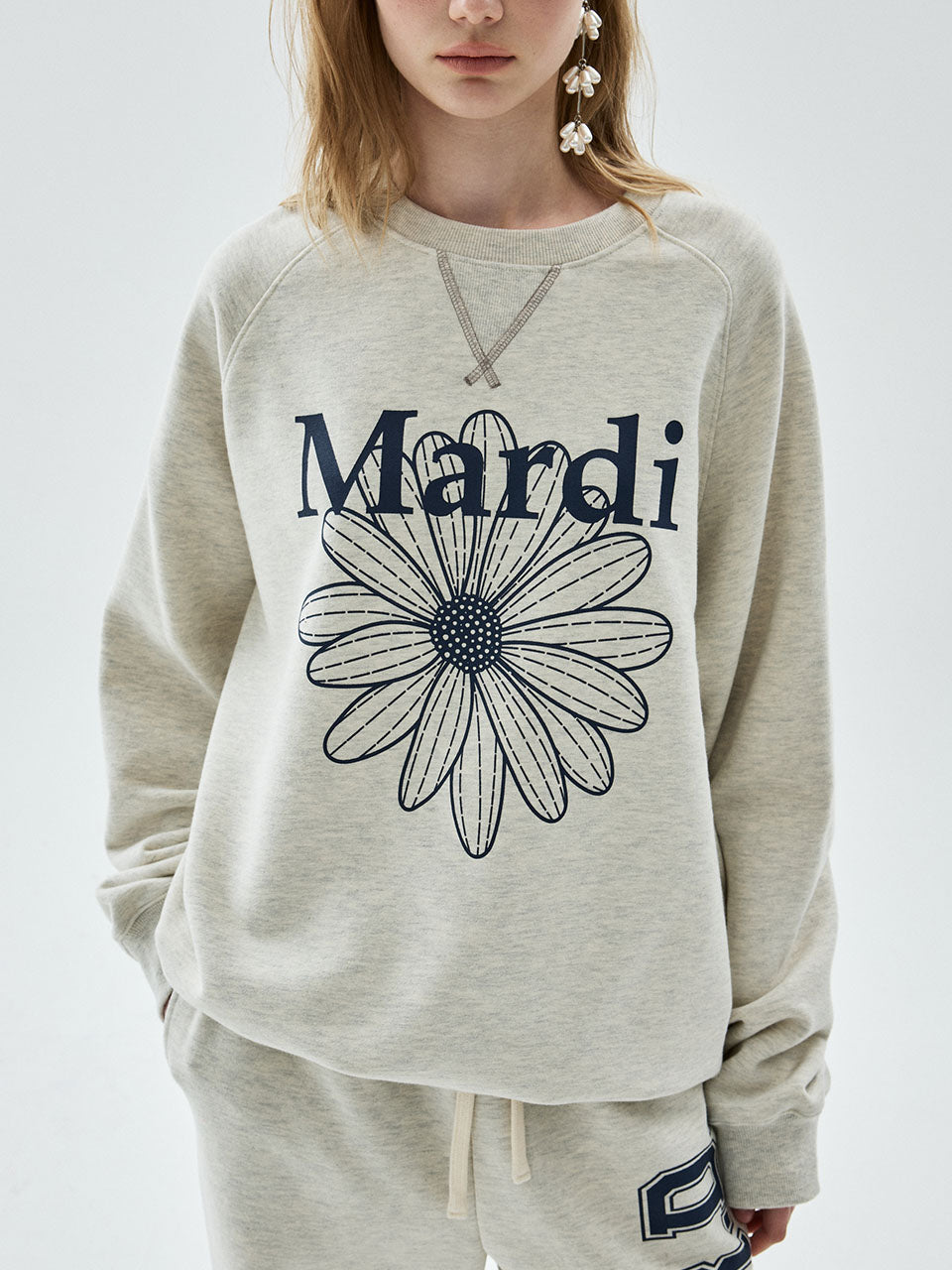 Mardi Mercredi - Sweatshirt Raglan Flowermardi (Oatmeal Navy) product image 1 | TRAB K-Fashion Australia
