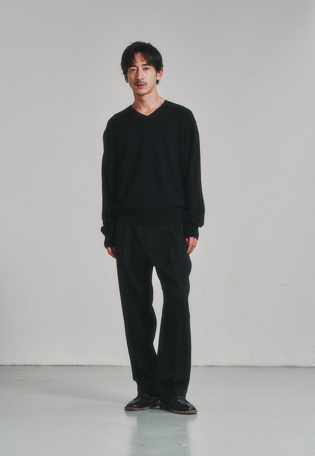 Art if acts - Cashmere V-Neck Knit (Black) product image 2 | TRAB K-Fashion Australia
