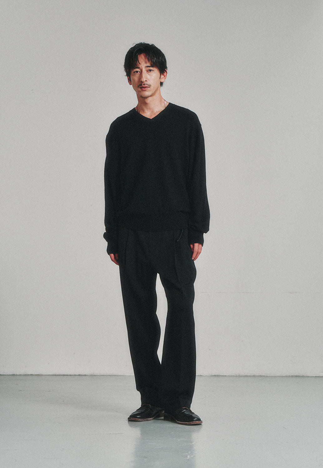 Art if acts - Cashmere V-Neck Knit (Black) product image 2 | TRAB K-Fashion Australia