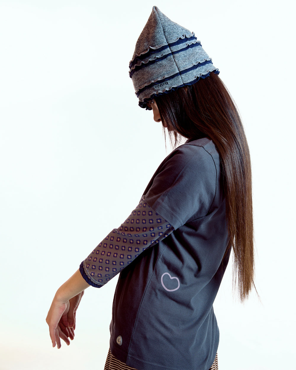 Coyseio - 사랑을 해라 T-Shirt (Charcoal) product image 11 | TRAB K-Fashion Australia