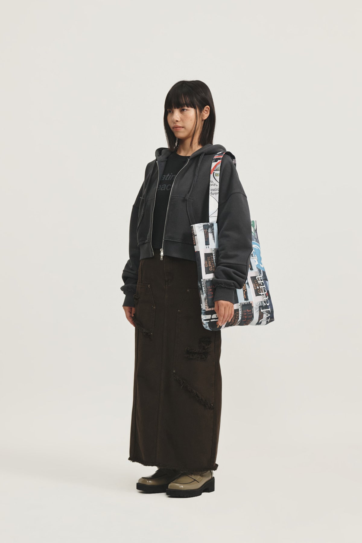 Matin Kim - Peaches Logo Graphic Crop Top (Black) product image 10 | TRAB K-Fashion Australia