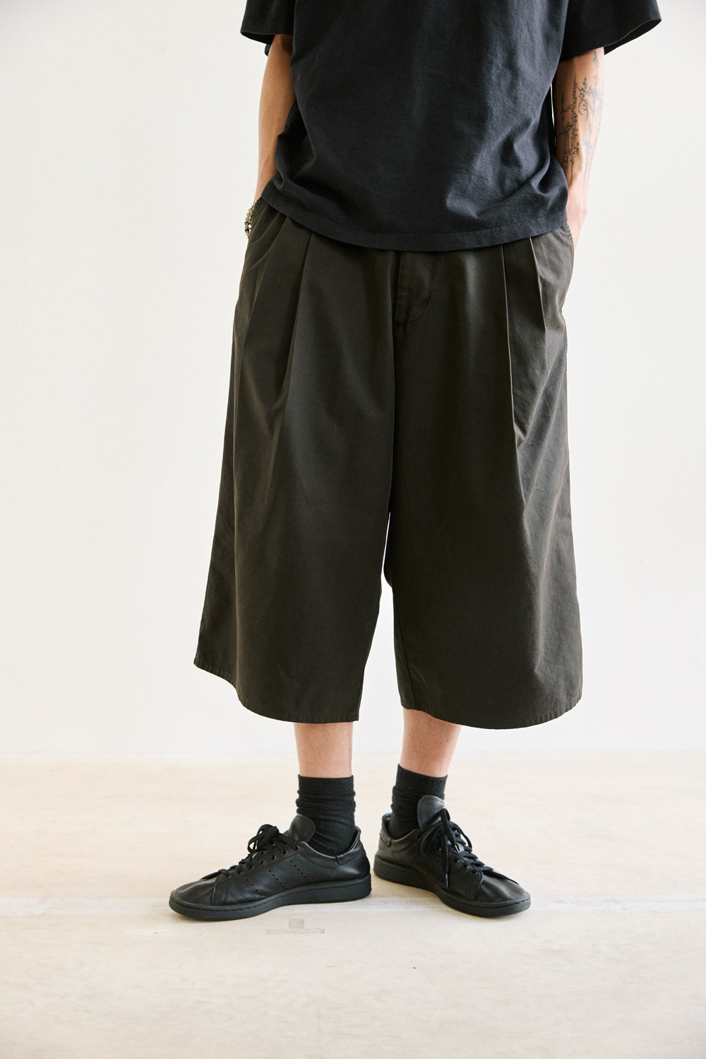 Hatchingroom - Dyed Pleats Shorts Dark (Brown) product image 10 | TRAB K-Fashion Australia