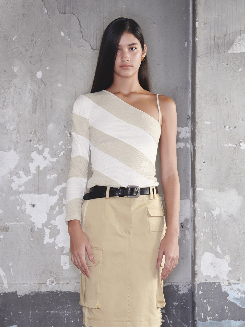Kijun - Oblique One-Shoulder Top (Beige Off-White) product image 2 | TRAB K-Fashion Australia