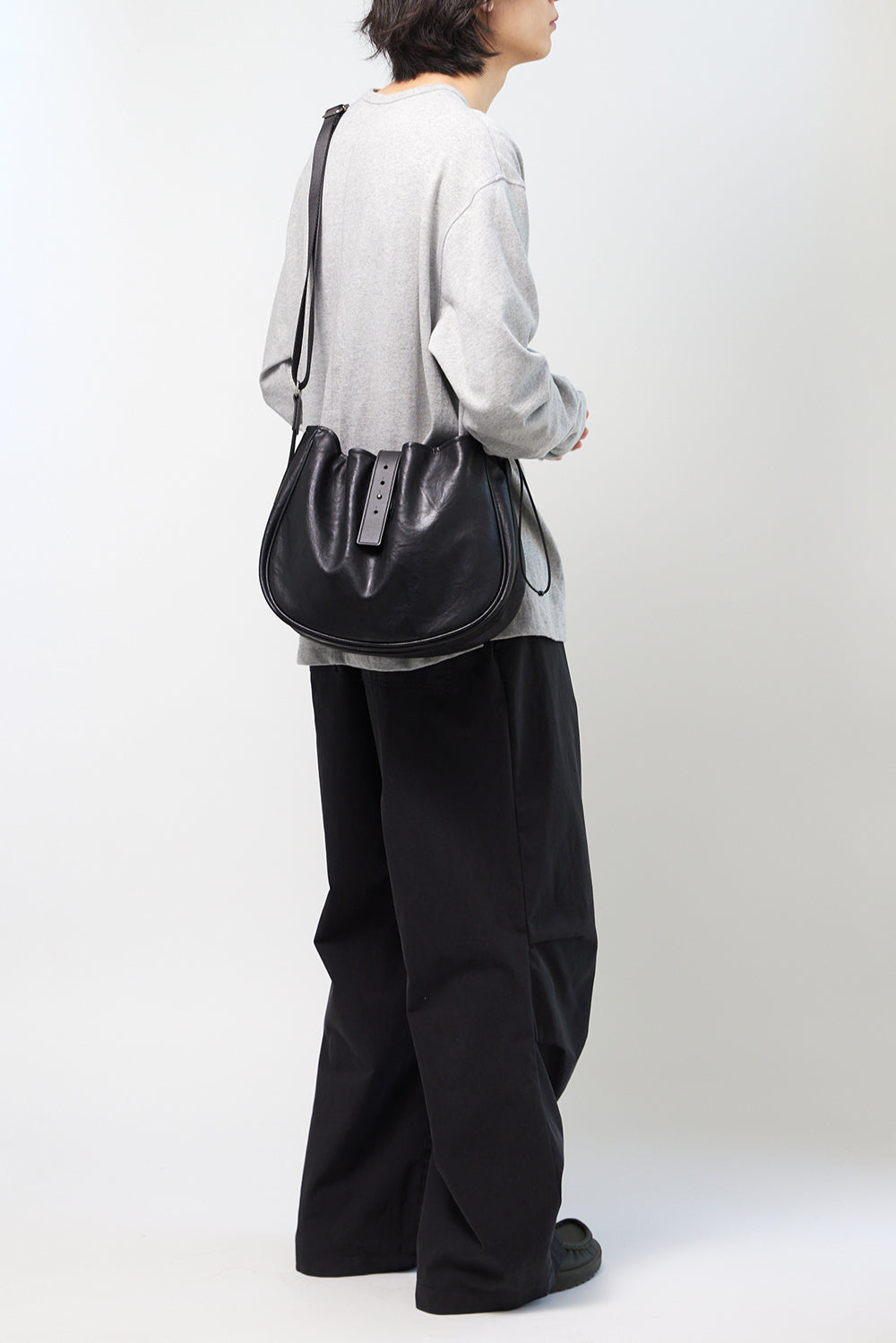 Hatchingroom - Wavy Bag Middle Faux Leather (Black) product image 5 | TRAB K-Fashion Australia