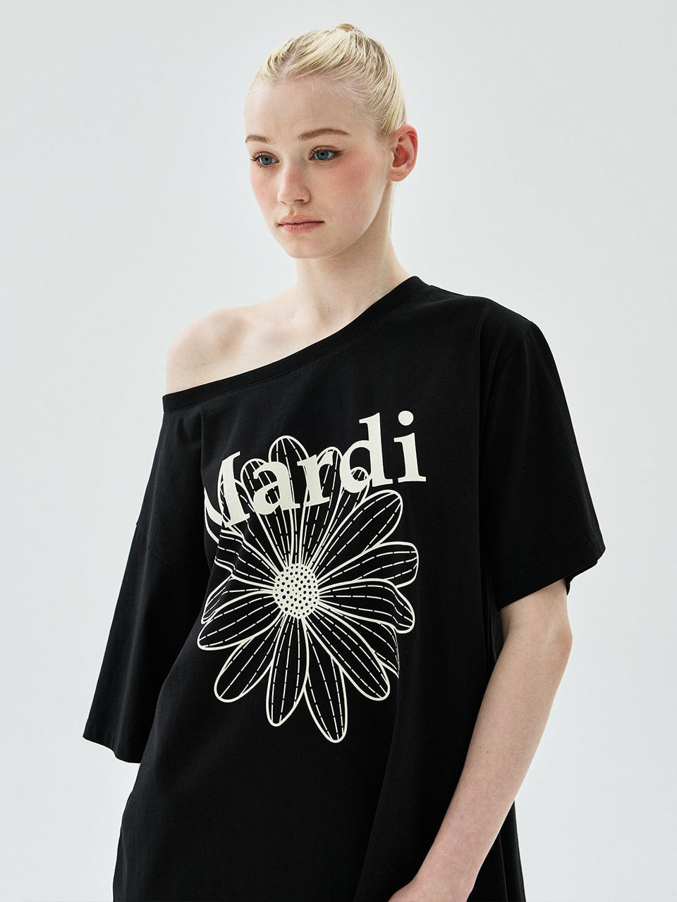 Mardi Mercredi - Oversized Tshirt Off Shoulder Flowermardi (Black Ivory) product image 1 | TRAB K-Fashion Australia