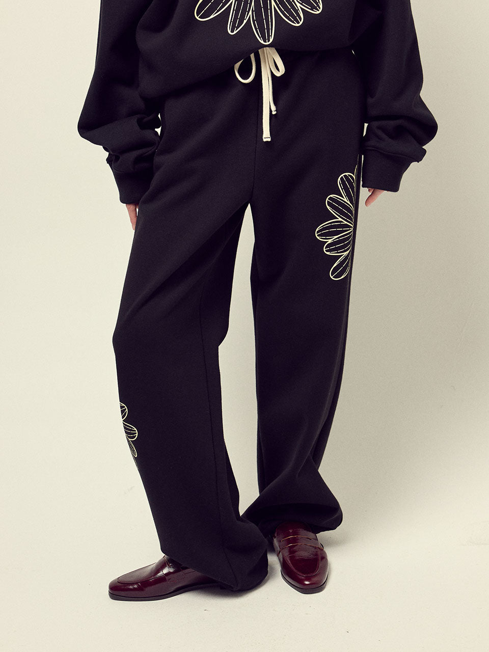 Mardi Mercredi - Jogger Pants Flower (Black Cream) product image 1 | TRAB K-Fashion Australia