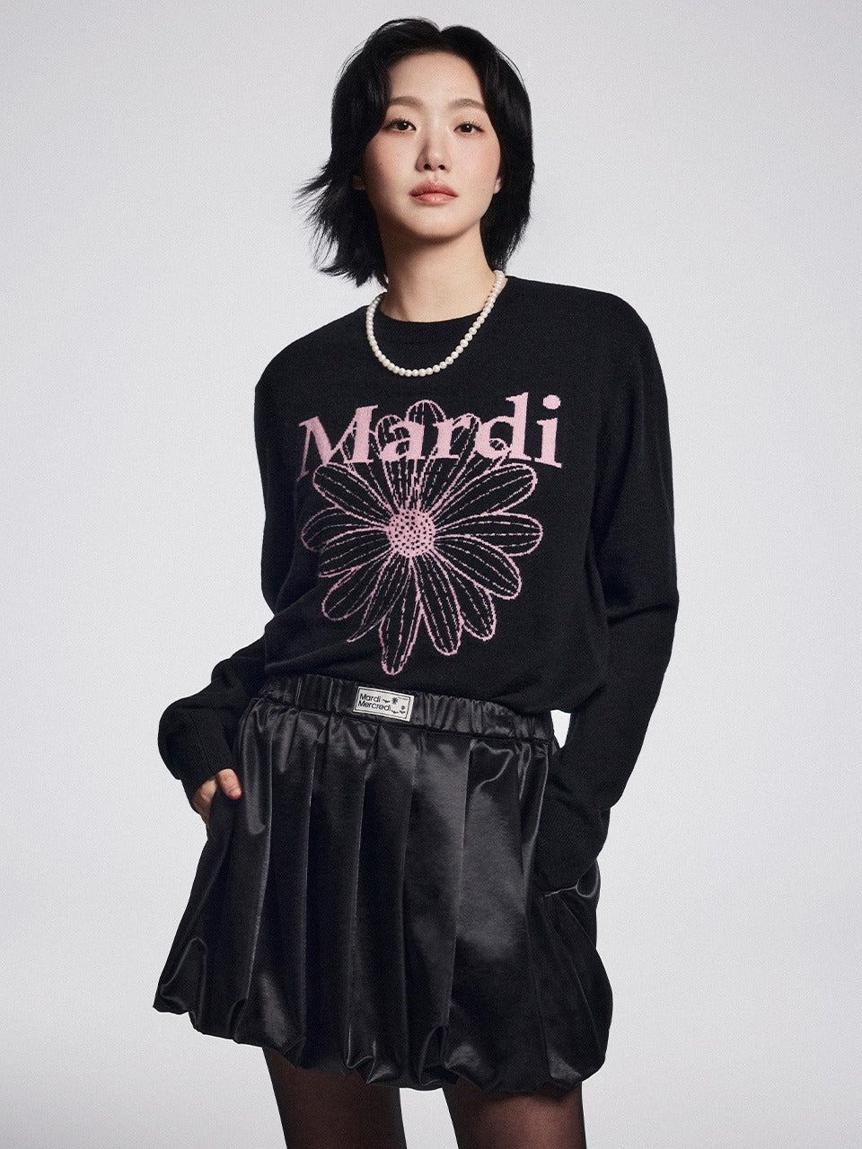 Mardi Mercredi - Cashmere Crew Neck Flowermardi (Black Pink) product image 1 | TRAB K-Fashion Australia