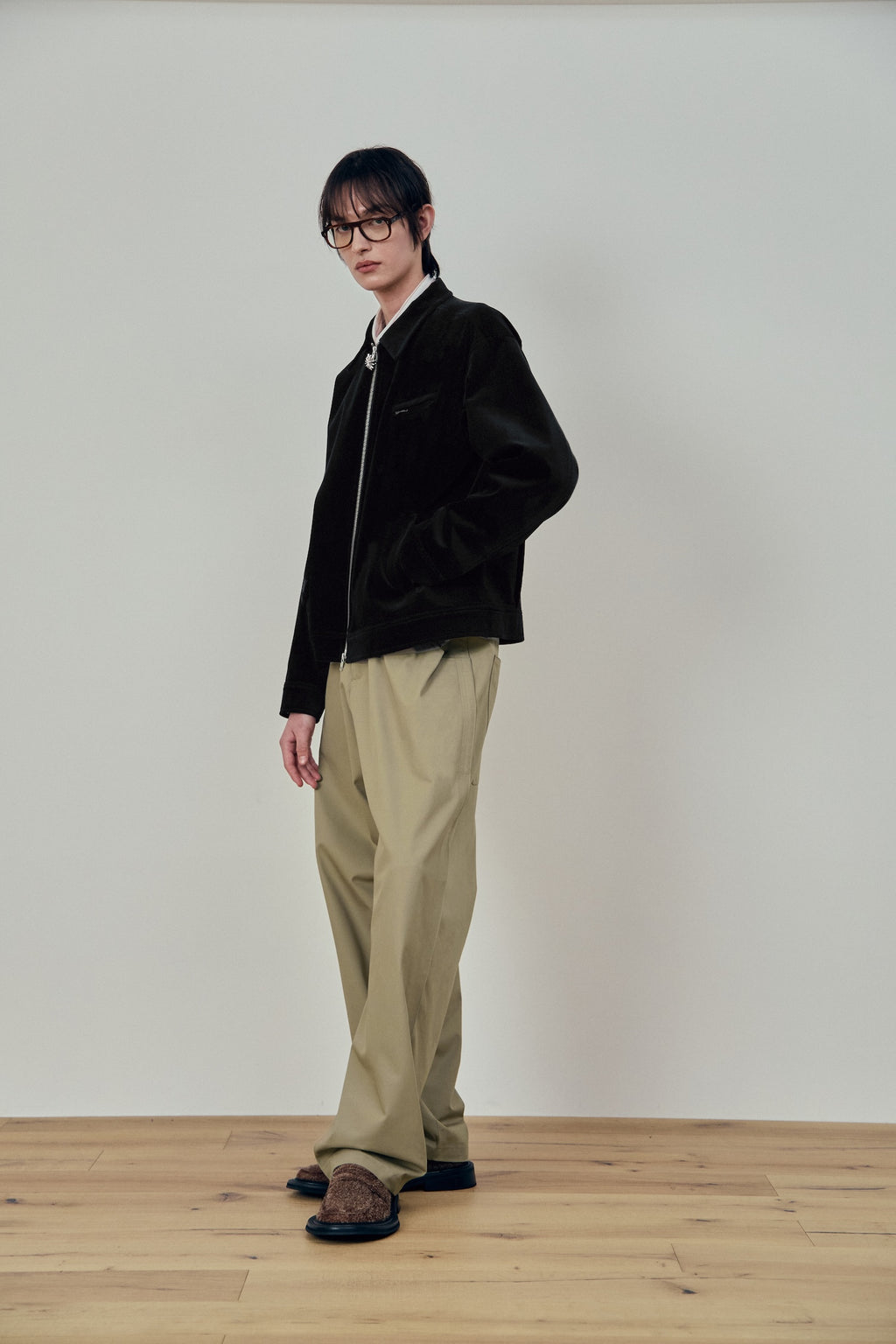 Stu - Velvet Zip Up Jacket Black (With Stamen (Brooch)) product image 8 | TRAB K-Fashion Australia