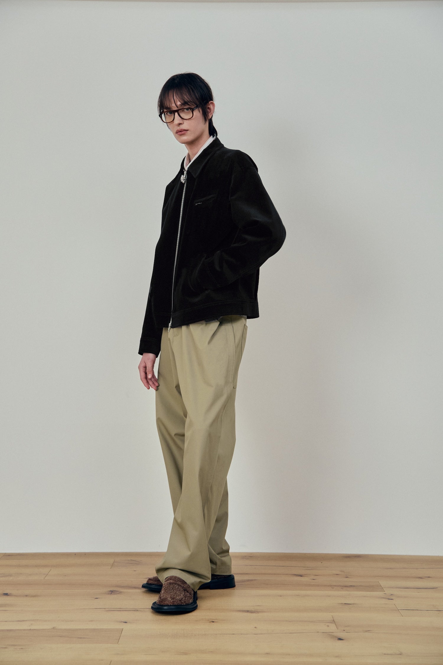 Stu - Velvet Zip Up Jacket Black (With Stamen (Brooch)) product image 8 | TRAB K-Fashion Australia